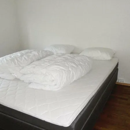 Three-bedroom In Helgoysund Apartament Sjernaroy