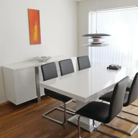 Three-bedroom In Helgoysund Lägenhet