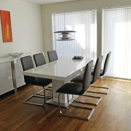 Three-bedroom In Helgoysund Sjernaroy